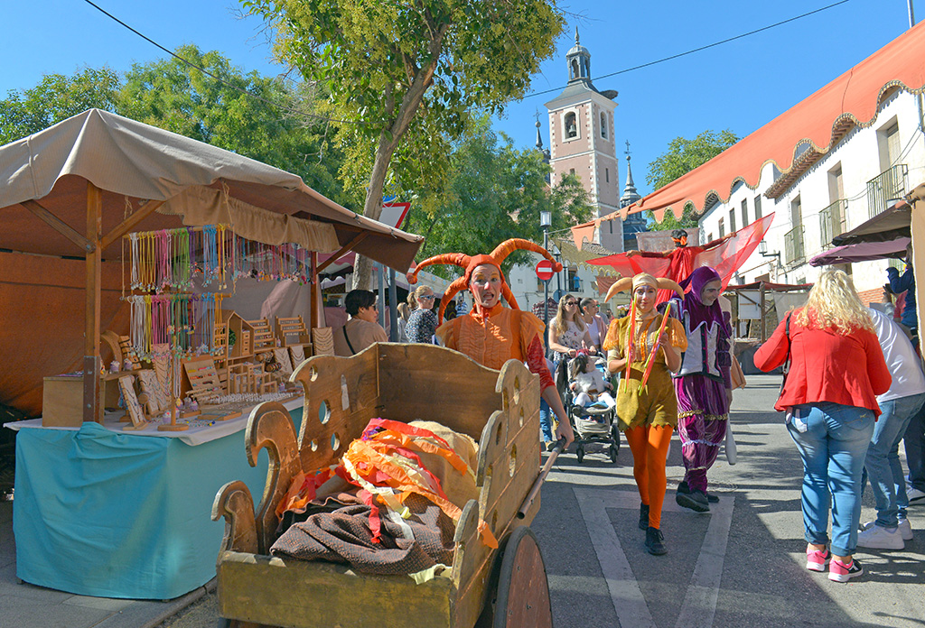 Mercado y teatro de animación que rememora el privilegio de feria concedido a la Villa