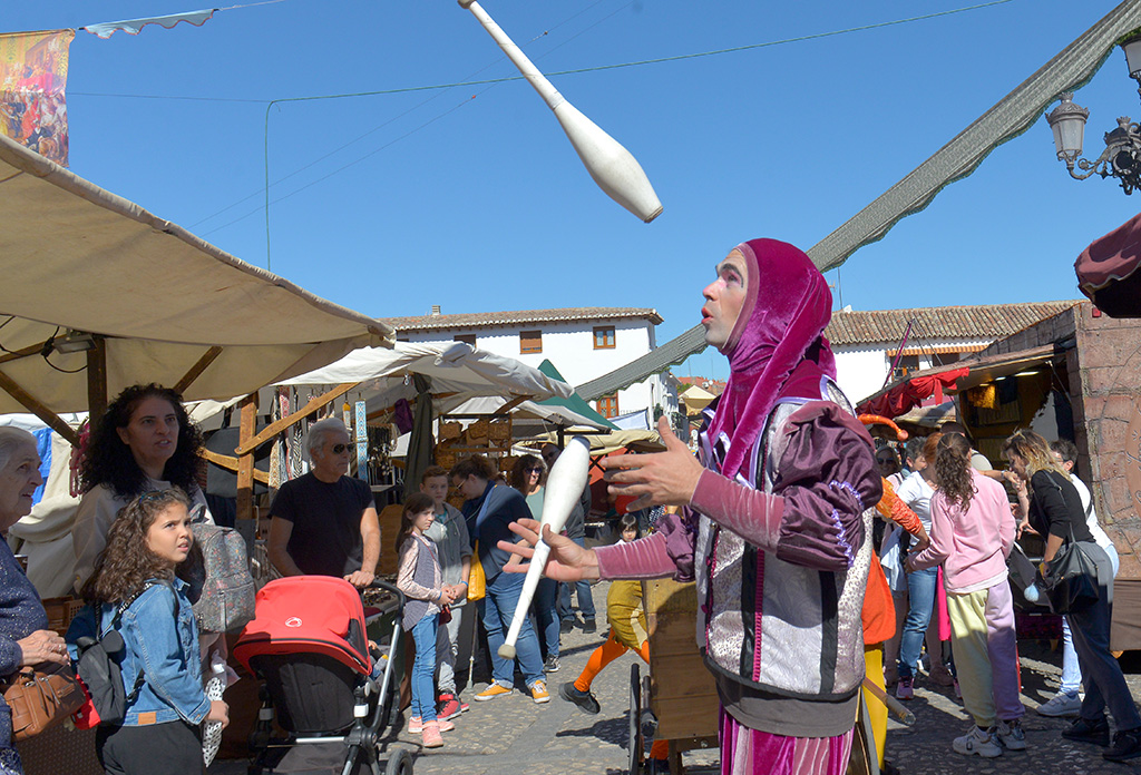 Mercado y teatro de animación que rememora el privilegio de feria concedido a la Villa